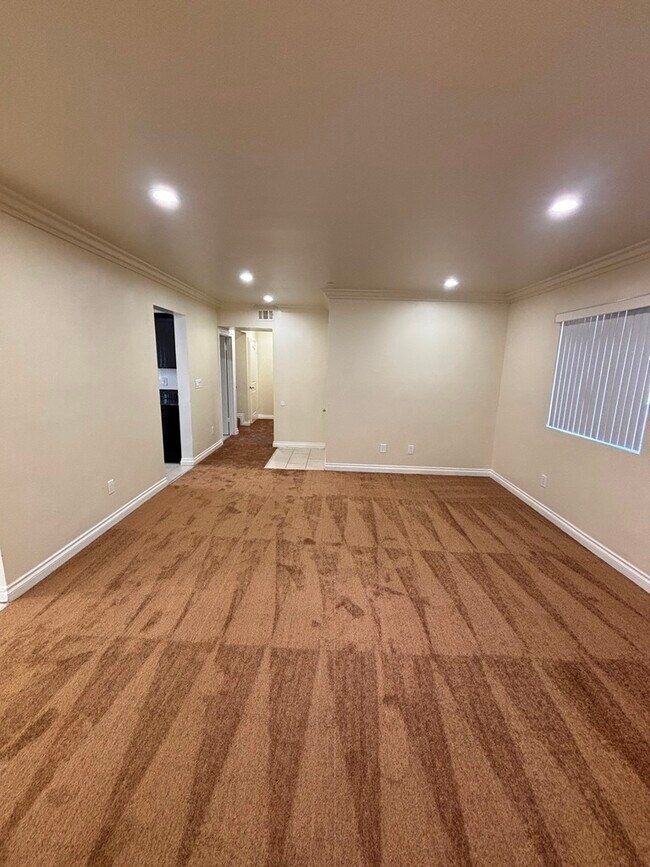 Building Photo - 156 E 67th St