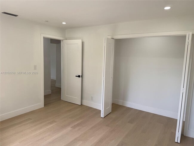 Building Photo - 890 SW 28th St