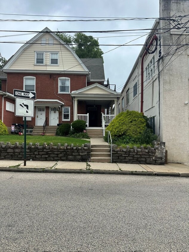 Primary Photo - 813 Greenwood Ave