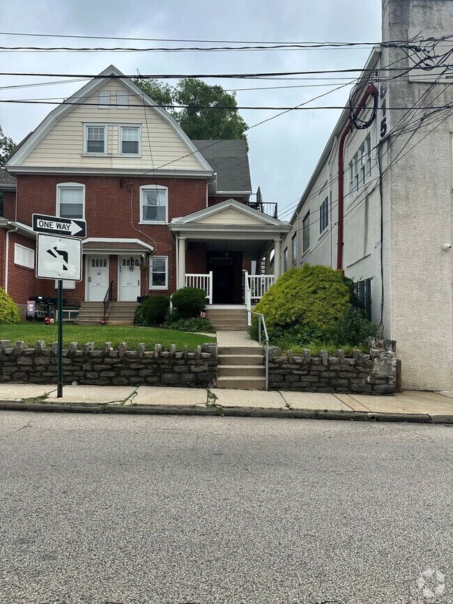 Building Photo - 813 Greenwood Ave