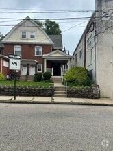 Building Photo - 813 Greenwood Ave