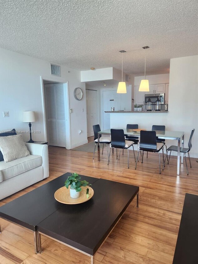 Foto principal - 1155 Brickell Bay Dr