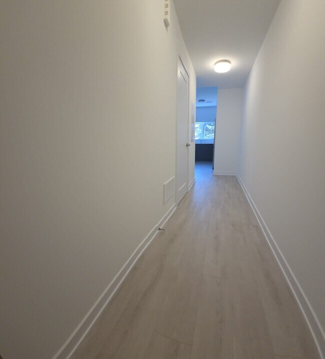 Photo du bâtiment - 42 Lowes Rd W