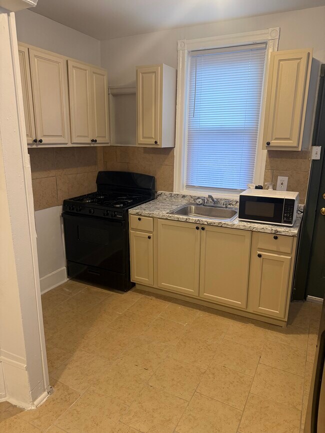 Foto del edificio - 3550 N Marshall St