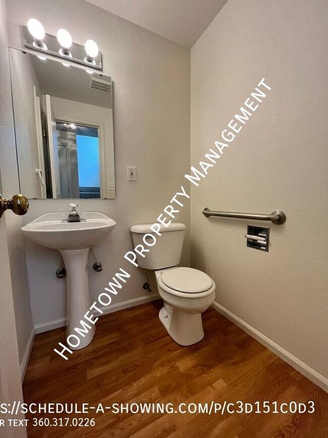 Foto del edificio - 3 bed 1.5 bath East Olympia Townhouse AVAI...