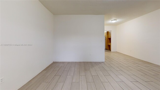 Building Photo - 1451 NE 170th St
