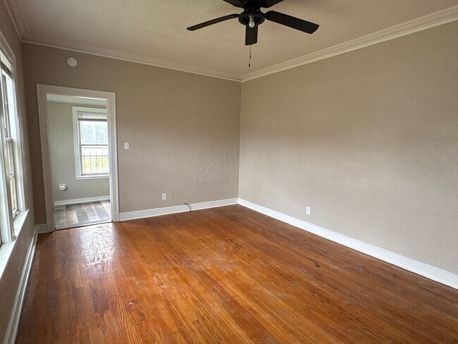 Foto del edificio - Newly Renovated Home in Hyde Park - Open To Section 8