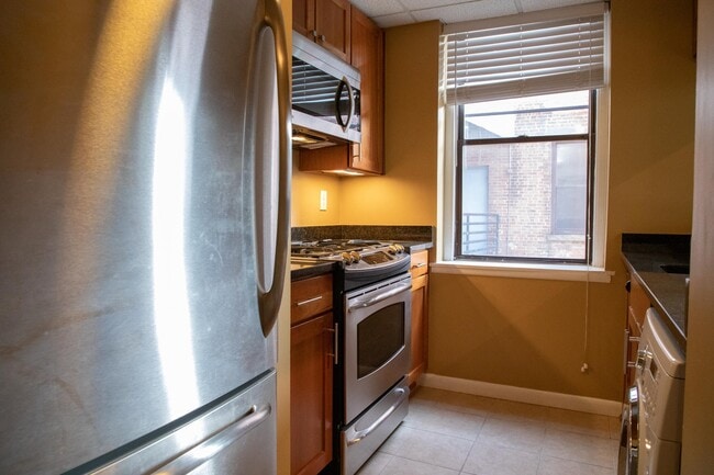 Building Photo - 227 Christopher Columbus Dr