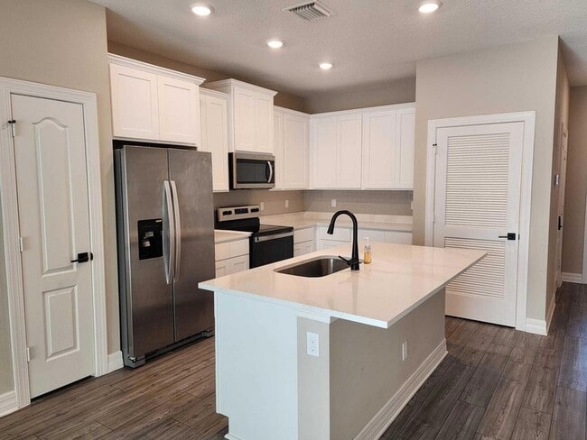 Building Photo - 1817 Party Pl