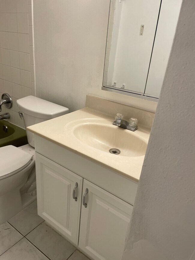 Foto del edificio - 3Bed 2 Baths - Spacious Condominium