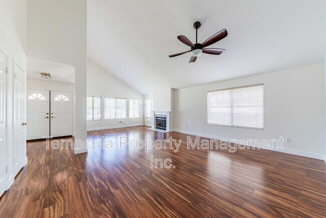 Foto del edificio - 24392 Ridgewood Rd