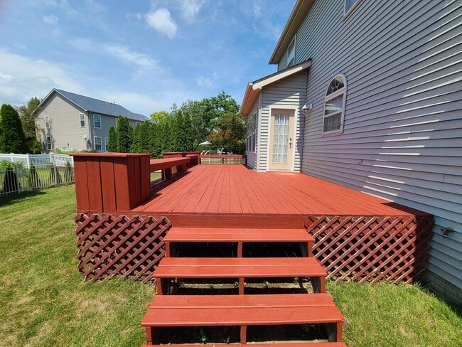 Building Photo - 5 Bedroom 2 and 1/2 bathrooms located in Cherry Hills Subdivision! Available Now!