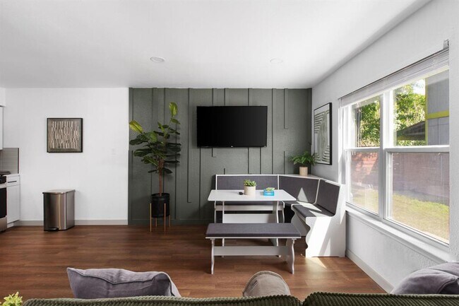 Foto del edificio - 1201 Southport Dr