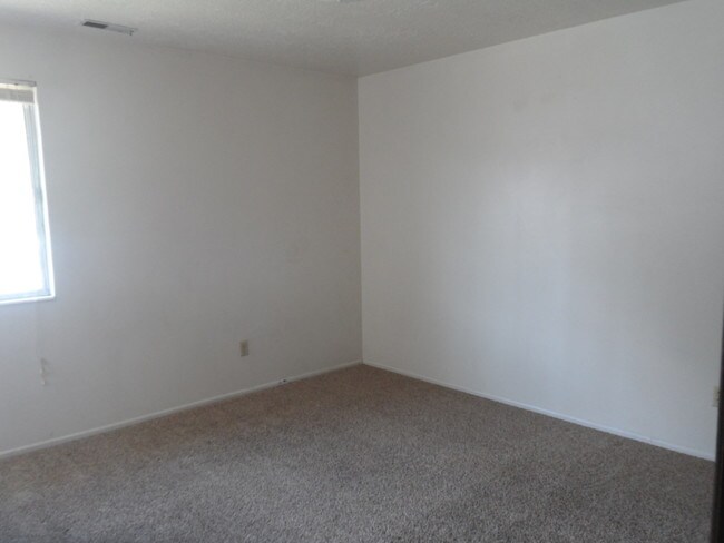 Building Photo - 2204 W 5600 S