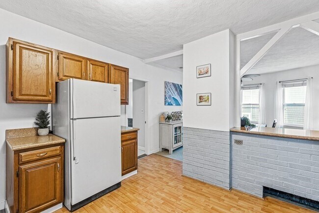 Kitchen - 100 Whitman Ave