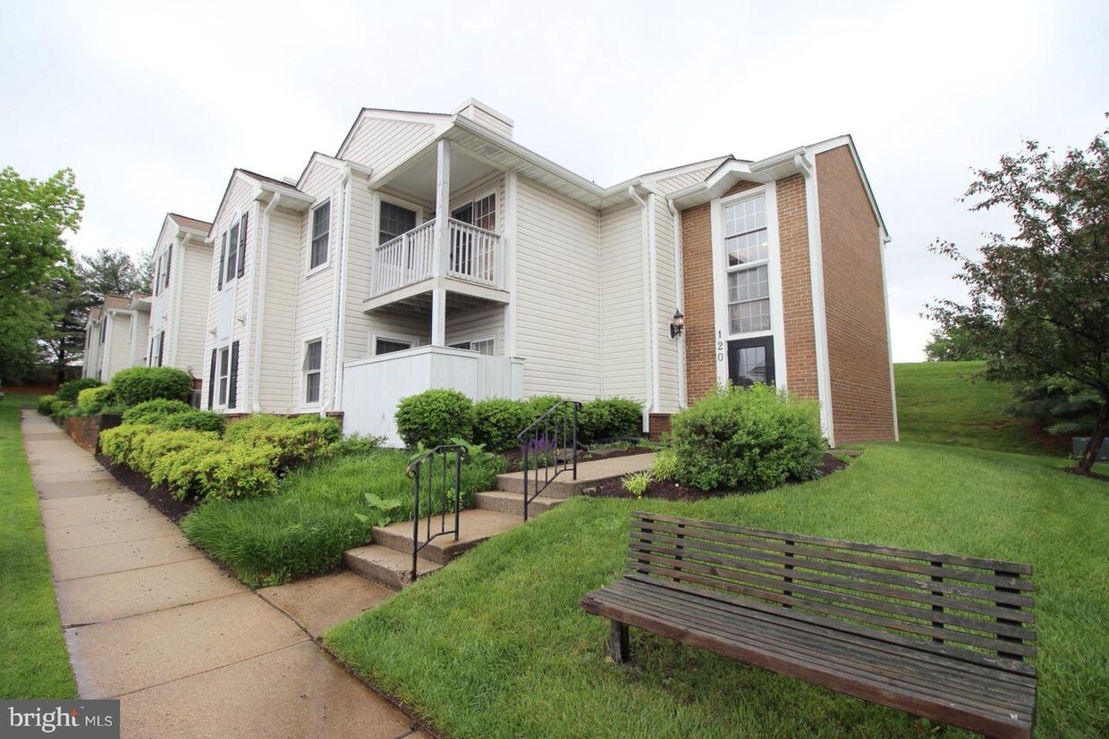 Foto principal - 120 Westwick Ct
