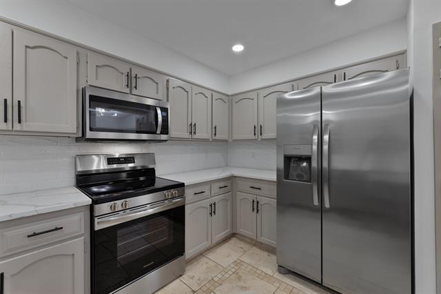 Foto del edificio - 6404 N Park Dr