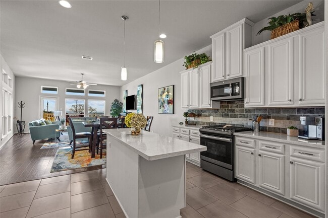 Foto del edificio - 715 Bayshore Dr