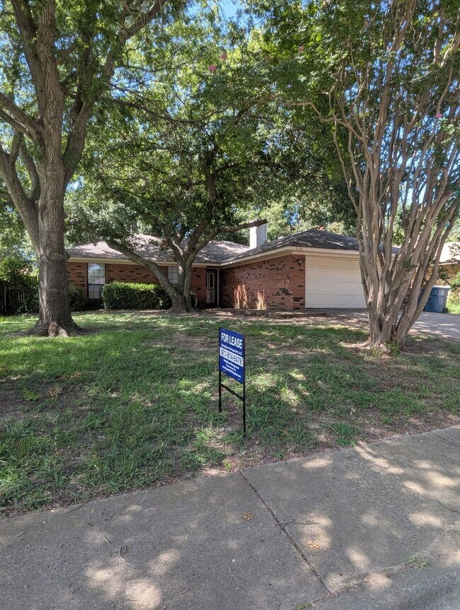 Foto del edificio - 504 Warbler Dr