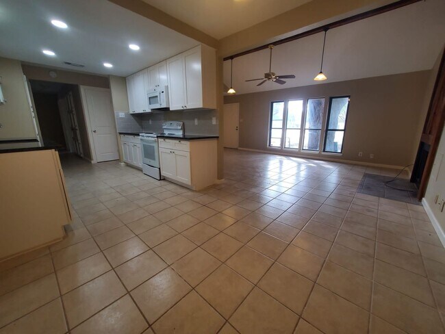 Foto del edificio - 3051 Heidi St