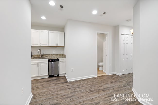Building Photo - 1223 16th St NE