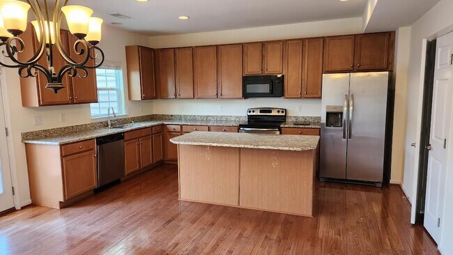 Eat In Kitchen - 425 Scarecrow Ct
