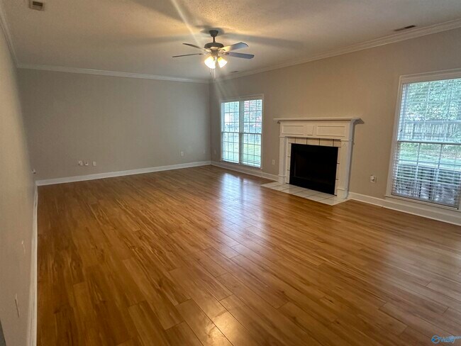 Building Photo - 129 Cannes Dr SE