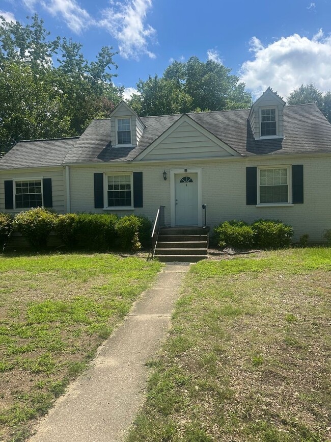 Building Photo - 903 Willow Lawn Dr