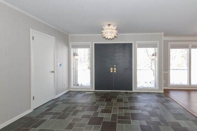 Foto del edificio - 3 Bedroom Home in Carmel Clay School District