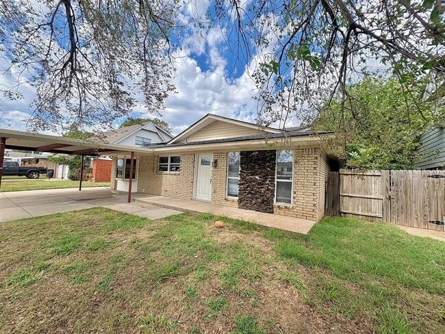 Building Photo - 6707 NW Compass Dr