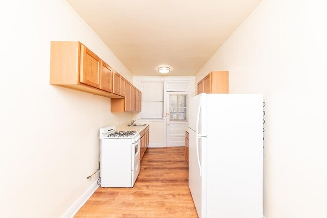 Building Photo - 0 bedroom in Chicago IL 60614
