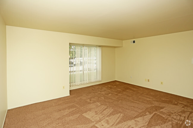 1BR, 1BA - Clairridge Estates Apartments