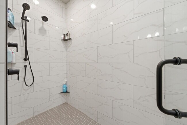 Foto del edificio - 2701 W Oak Hill Dr