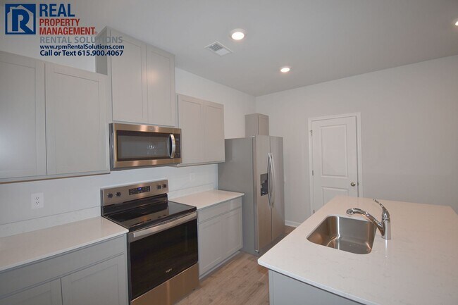 Foto del edificio - Brand new 3bd townhome w/ attached 2 car g...