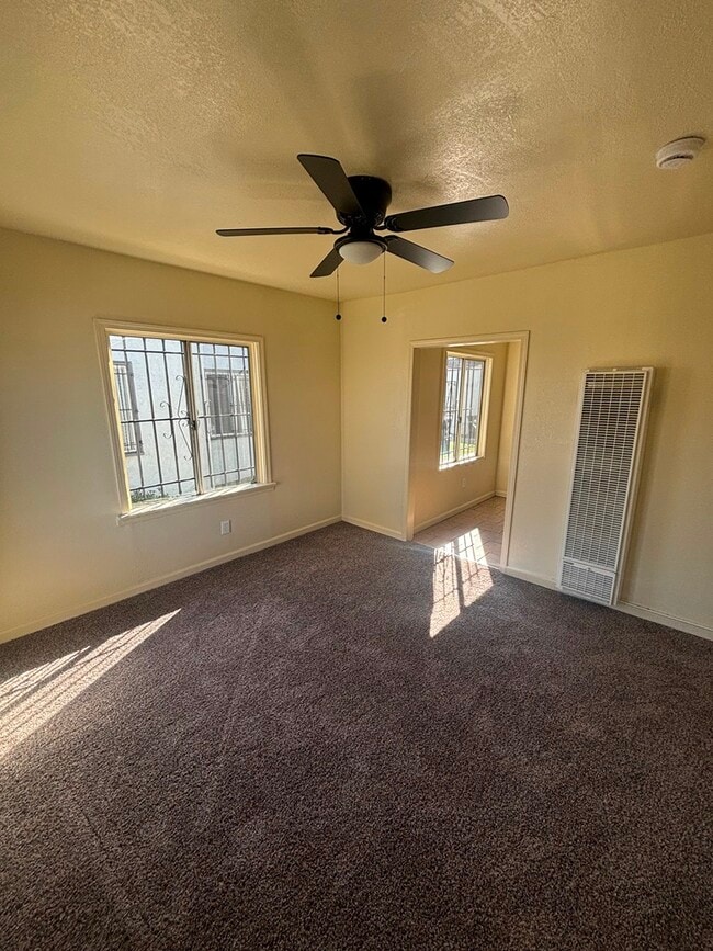 Building Photo - 1024 1/2 W 65th St