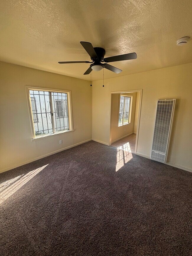 Foto del edificio - 1024 1/2 W 65th St