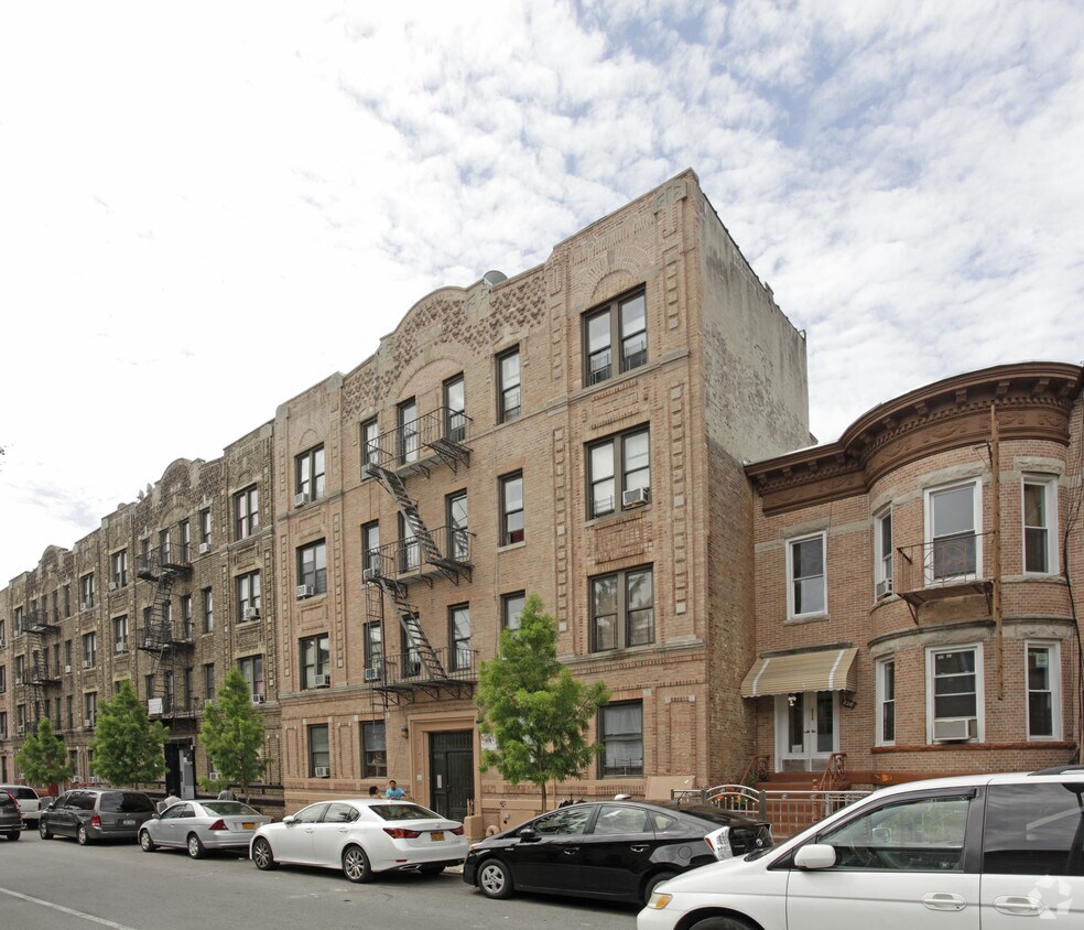 Primary Photo - 832 42nd St