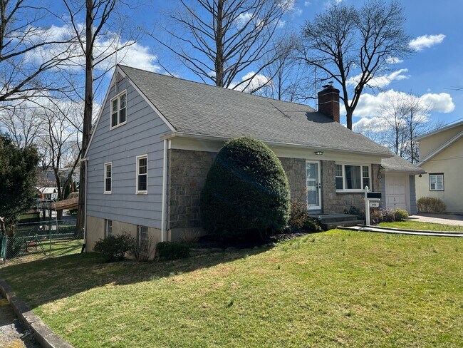 Building Photo - 458 Weaver St