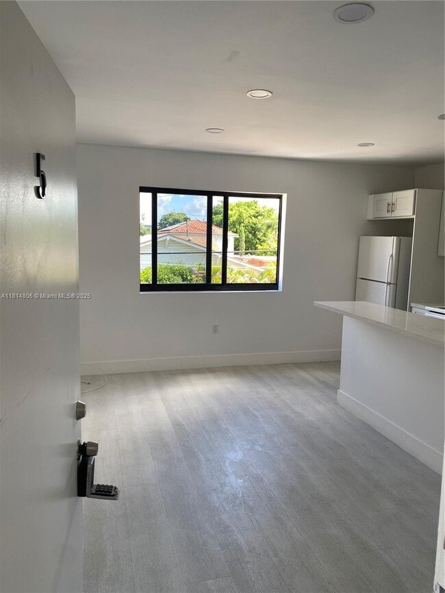 Building Photo - 1101 SW 12th Ct