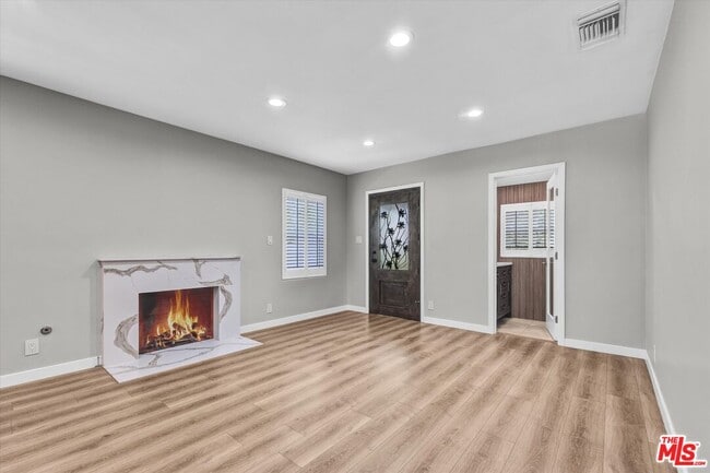 Building Photo - 13964 La Maida St