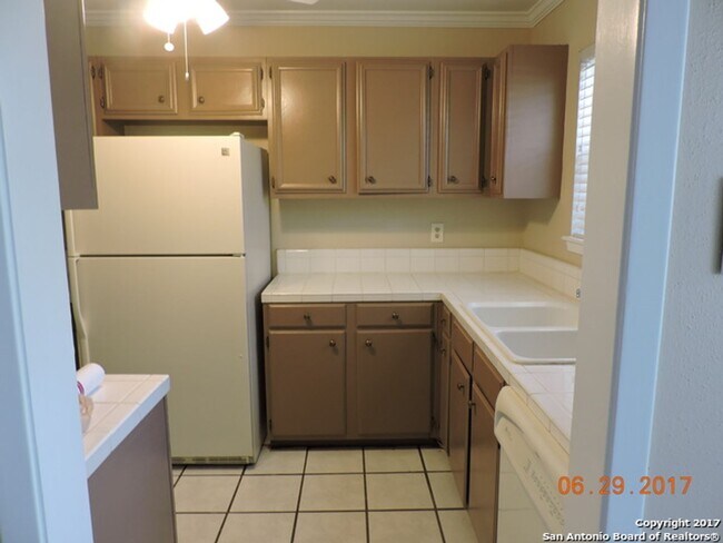 Foto del edificio - Charming one story in Rolling ridge subdiv...