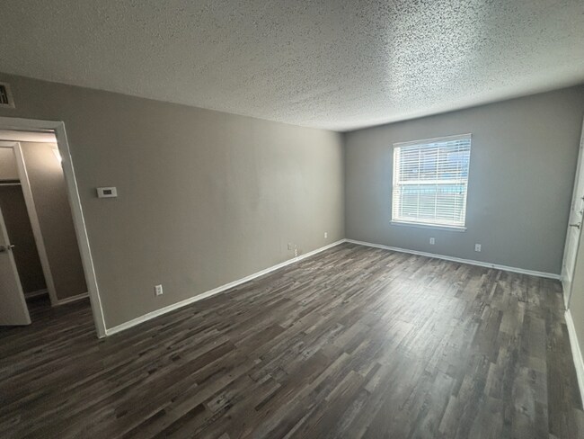 Building Photo - 531 Bedford Rd