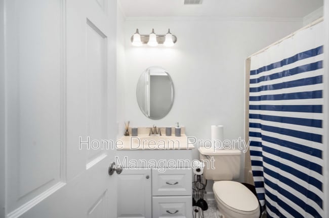 Photo - 11 Endicott Ln House