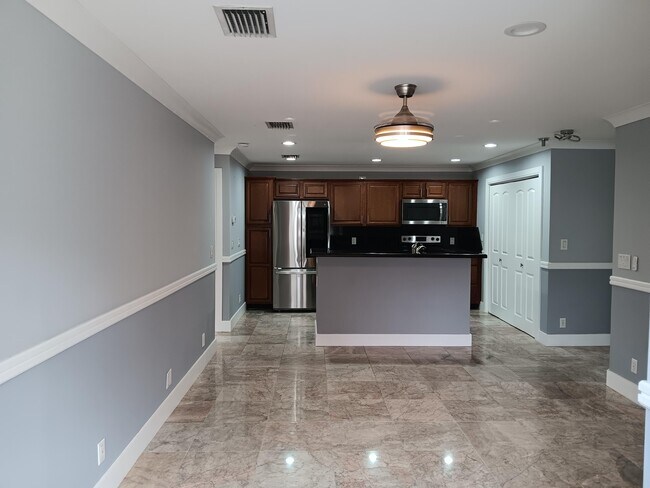 Building Photo - 3440 Pinewalk Dr N