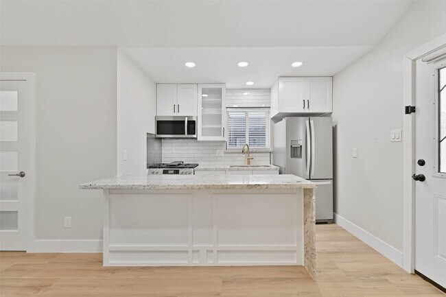 Building Photo - 10930 White Thorn St