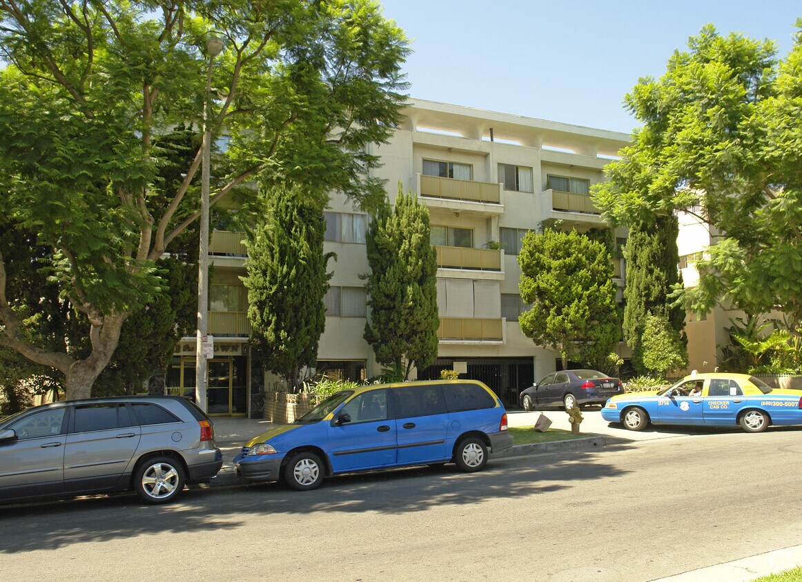 Building Photo - 1411 N Poinsettia Pl