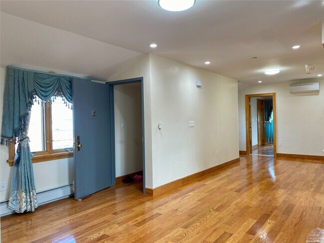 Foto del edificio - 45-12 163rd St