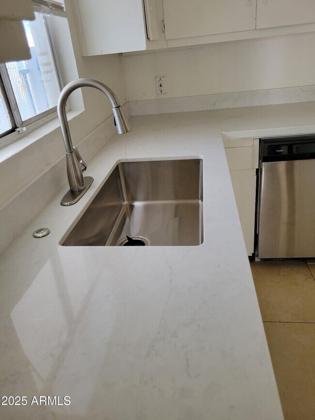 Foto del edificio - 2138 E Turney Ave