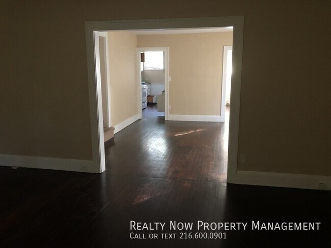 Foto del edificio - 1499 Maple Rd