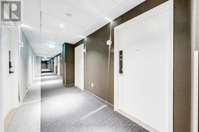 Photo du bâtiment - 3900-3900 Confederation Pkwy